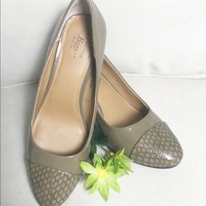 Bass Co. Tan Snakeskin Patent Leather Heels